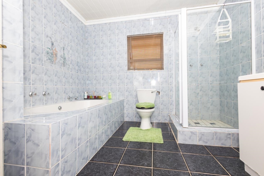 4 Bedroom Property for Sale in Windsor Park Western Cape
